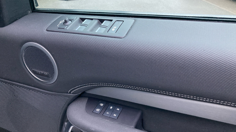 Land Rover Discovery 3.0 D300 Dynamic HSE 5dr Auto Diesel Station Wagon